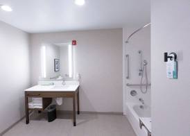 La Quinta Inn and Suites by Wyndham Lincoln 5