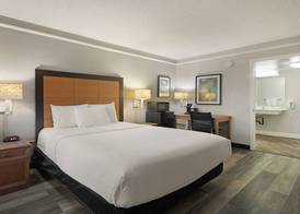 Howard Johnson by Wyndham Sacramento Downtown 5