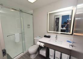 Holiday Inn Express & Suites COCOA by IHG 5