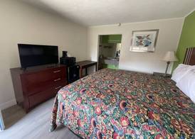 Executive Inn & Suites 5