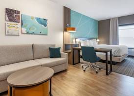 Comfort Suites Cottage Grove-Madison 4
