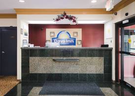 Days Inn by Wyndham Rosenberg 2