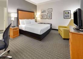 La Quinta by Wyndham Dallas - Addison Galleria 4
