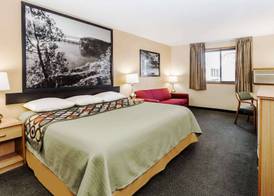 Super 8 by Wyndham Ottawa Starved Rock 4