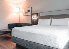 Holiday Inn Express & Suites KINGSTON CENTRAL by IHG 4