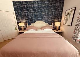 The Independent Inn 5