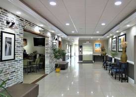 Days Inn & Suites by Wyndham Savannah North I-95 4
