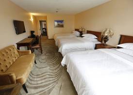 Fullerton Manor Inn 3