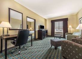 Days Inn & Suites by Wyndham Mineral Wells 5