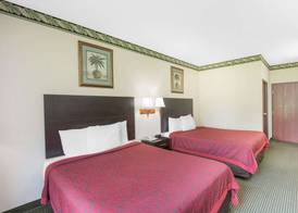 Days Inn by Wyndham Sullivan 5