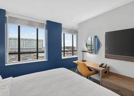 Holiday Inn Express & Suites Chicago West - Oak Park by IHG 2