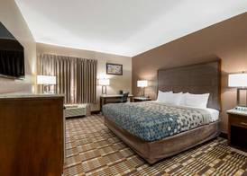 Econo Lodge Shelbyville North 3