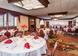 Days Inn & Suites by Wyndham Roseville/Detroit 2
