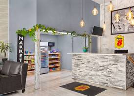 Super 8 by Wyndham Lenexa Overland Park Area/Mall Area 4