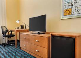 Fairfield Inn & Suites by Marriott Toledo Maumee 4