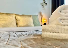 One Lux Stay near Fashion District 3