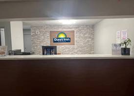 Days Inn & Suites by Wyndham Williamsburg IA North 3