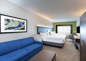 Holiday Inn Express & Suites SEALY by IHG 3