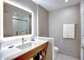 Holiday Inn Express & Suites CALGARY AIRPORT TRAIL NE by IHG 5