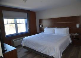 Holiday Inn Express & Suites ROCHESTER by IHG 4