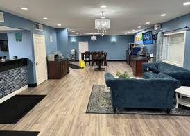 Quality Inn & Suites Cincinnati Uptown Norwood 2