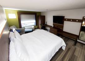 Holiday Inn Express & Suites STATESVILLE by IHG 4