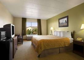 Travelodge by Wyndham Lansing IL 5
