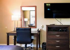 Super 8 by Wyndham Kingston 3