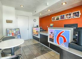 Motel 6-Fresno, CA - Blackstone North 2