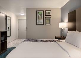 La Quinta Inn & Suites by Wyndham Peru Starved Rock St Park 5