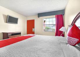 OYO Hotel San Antonio Lackland near Seaworld 4