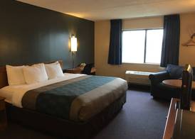 Econo Lodge Darien Lakes 5