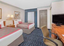 Ramada by Wyndham Kent Seattle Area 4