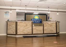 Days Inn and Suites by Wyndham Hammond, IN 3