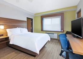 Holiday Inn Express & Suites PETOSKEY by IHG 5