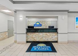 Days Inn & Suites by Wyndham Cedar Rapids 3