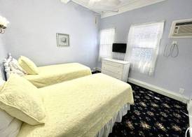 Quaker Inn 5
