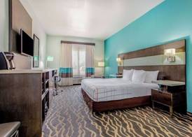 La Quinta Inn & Suites by Wyndham Northlake Ft. Worth 4