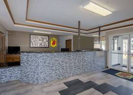 Super 8 by Wyndham De Soto 2