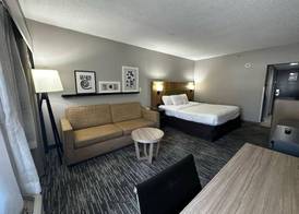 Country Inn & Suites by Radisson, Williamsburg East Busch Gardens , VA 4