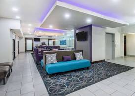 La Quinta Inn & Suites by Wyndham Fairborn Wright-Patterson 4