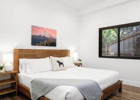 Horsefeathers Hotel 4