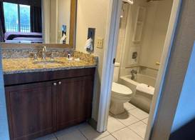Days Inn & Suites by Wyndham Dayton North 5