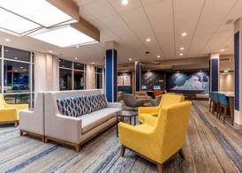 Holiday Inn Express & Suites Charlottesville by IHG 3