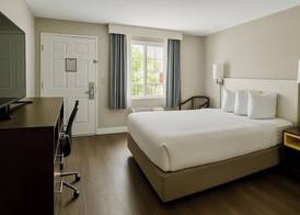 Days Inn by Wyndham Bradenton I-75 3