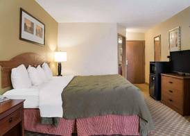 Quality Inn & Suites 2
