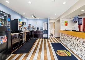 Super 8 by Wyndham Pittsburgh/Monroeville 3