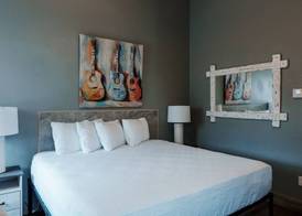 Price Pointe Inn 2