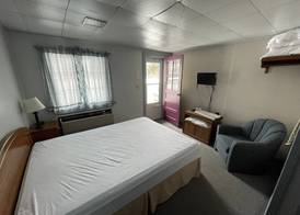 Autrain Motel 4
