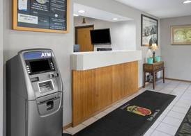 Super 8 by Wyndham New Stanton 3